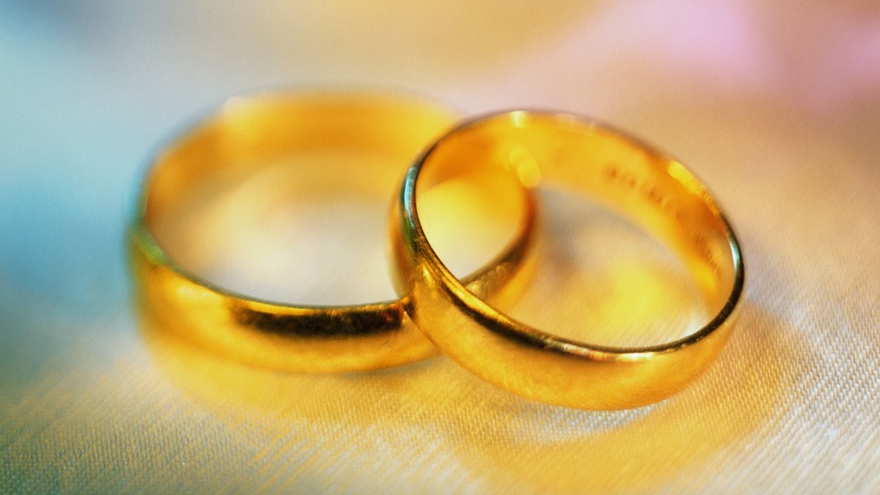 Cómo reconocer si un anillo es de oro auténtico?