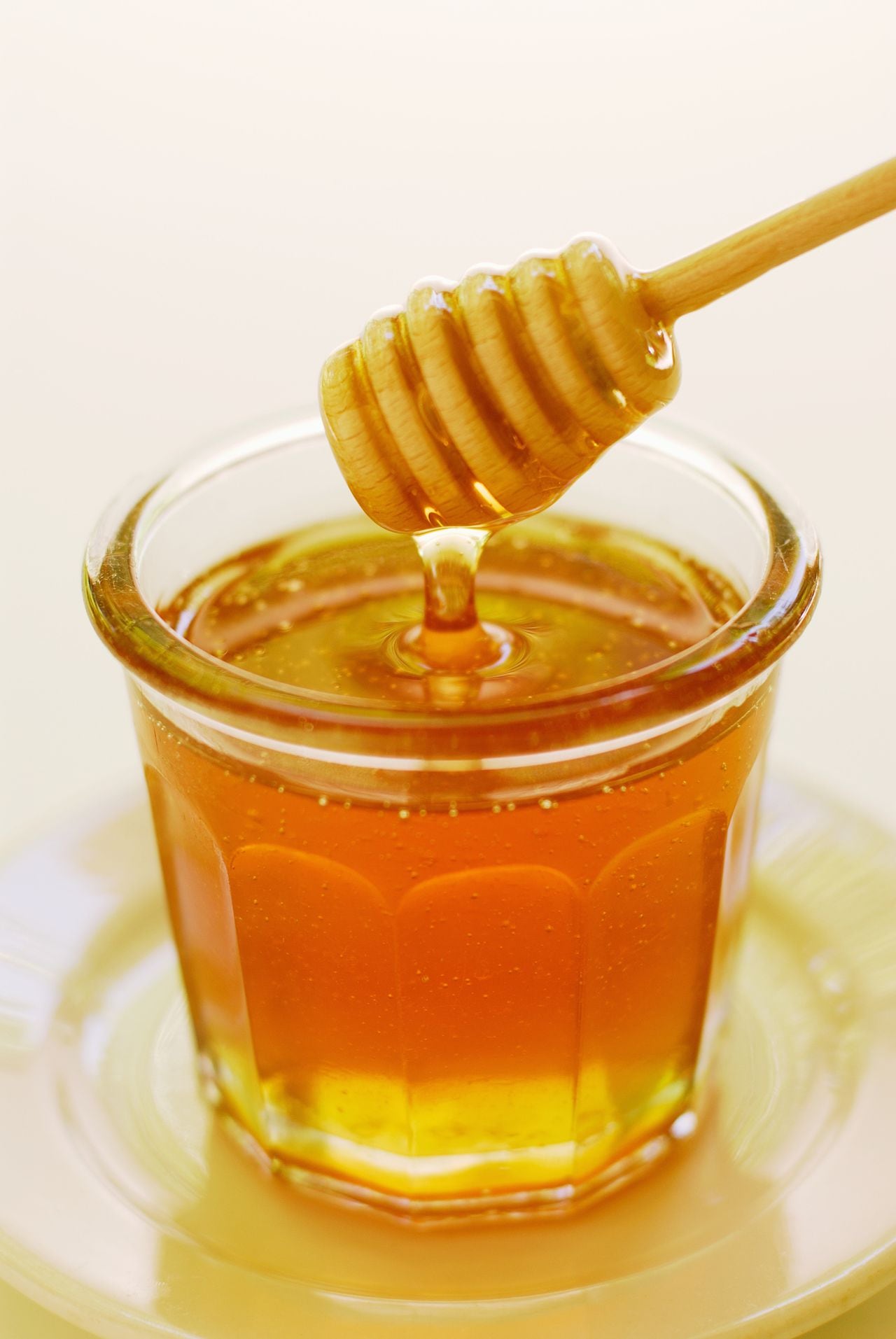 Cómo es el ritual de canela y miel para atraer el amor en una semana