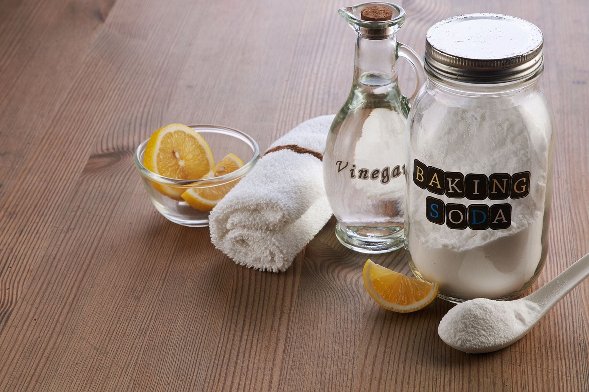 Cómo limpiar el sarro en tu hogar con limón, pasta dental, vinagre y  bicarbonato