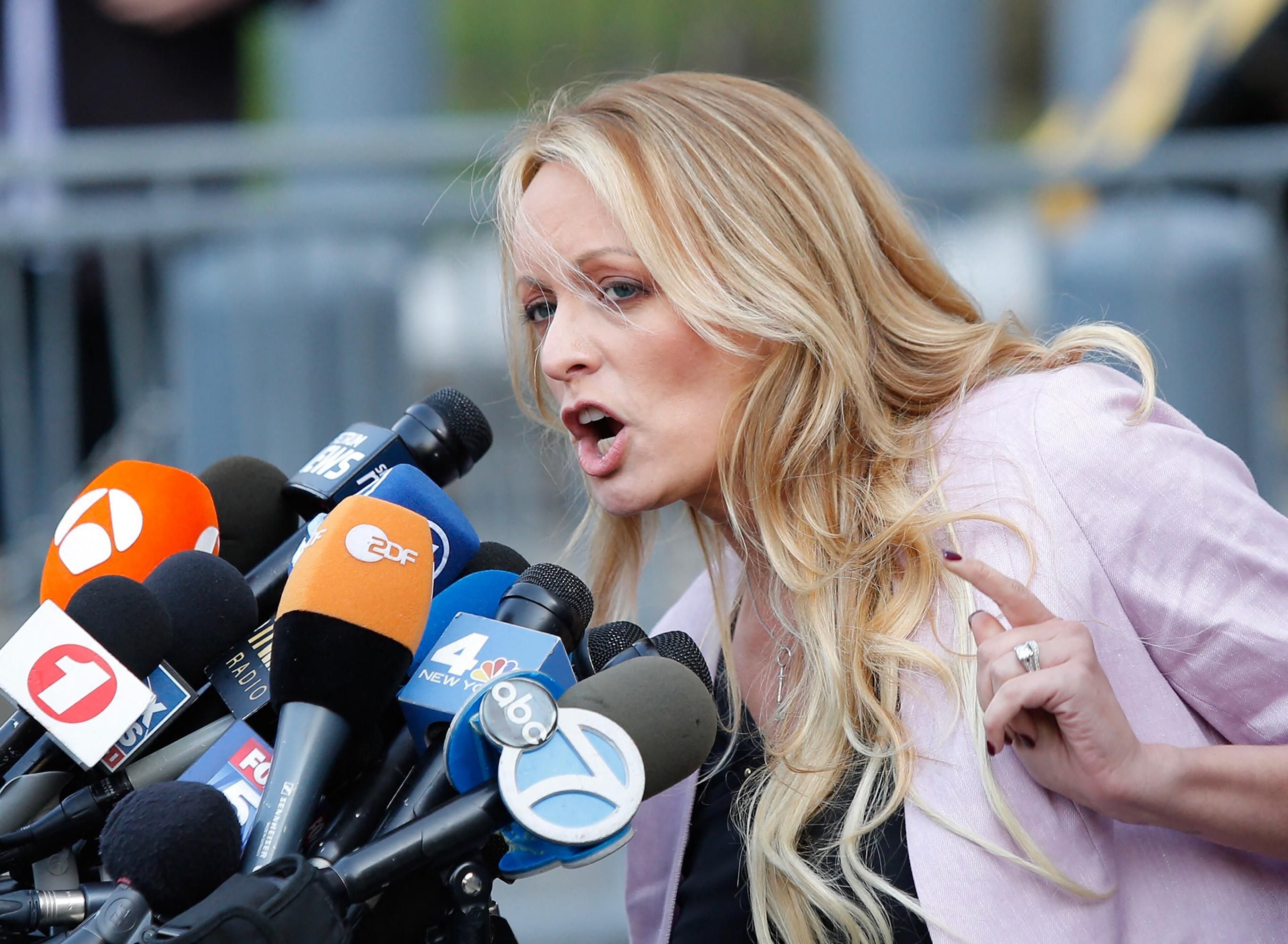 ¿Quién es Stormy Daniels? Conozca a la actriz porno que está detrás de la  posible acusación a Trump