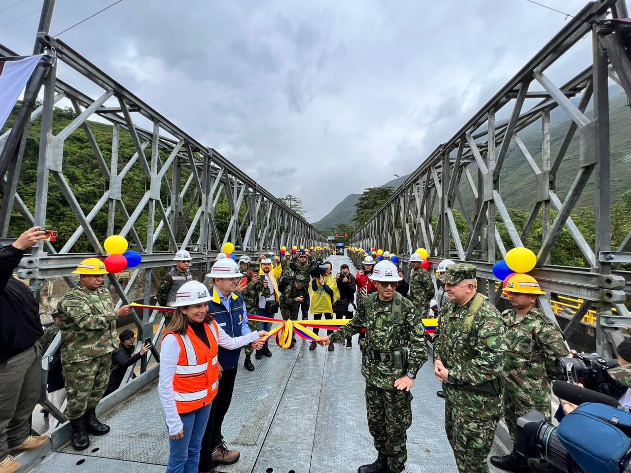 Así quedó: el puente militar que habilitó el paso en la vía al Llano tras tragedia en Quetame