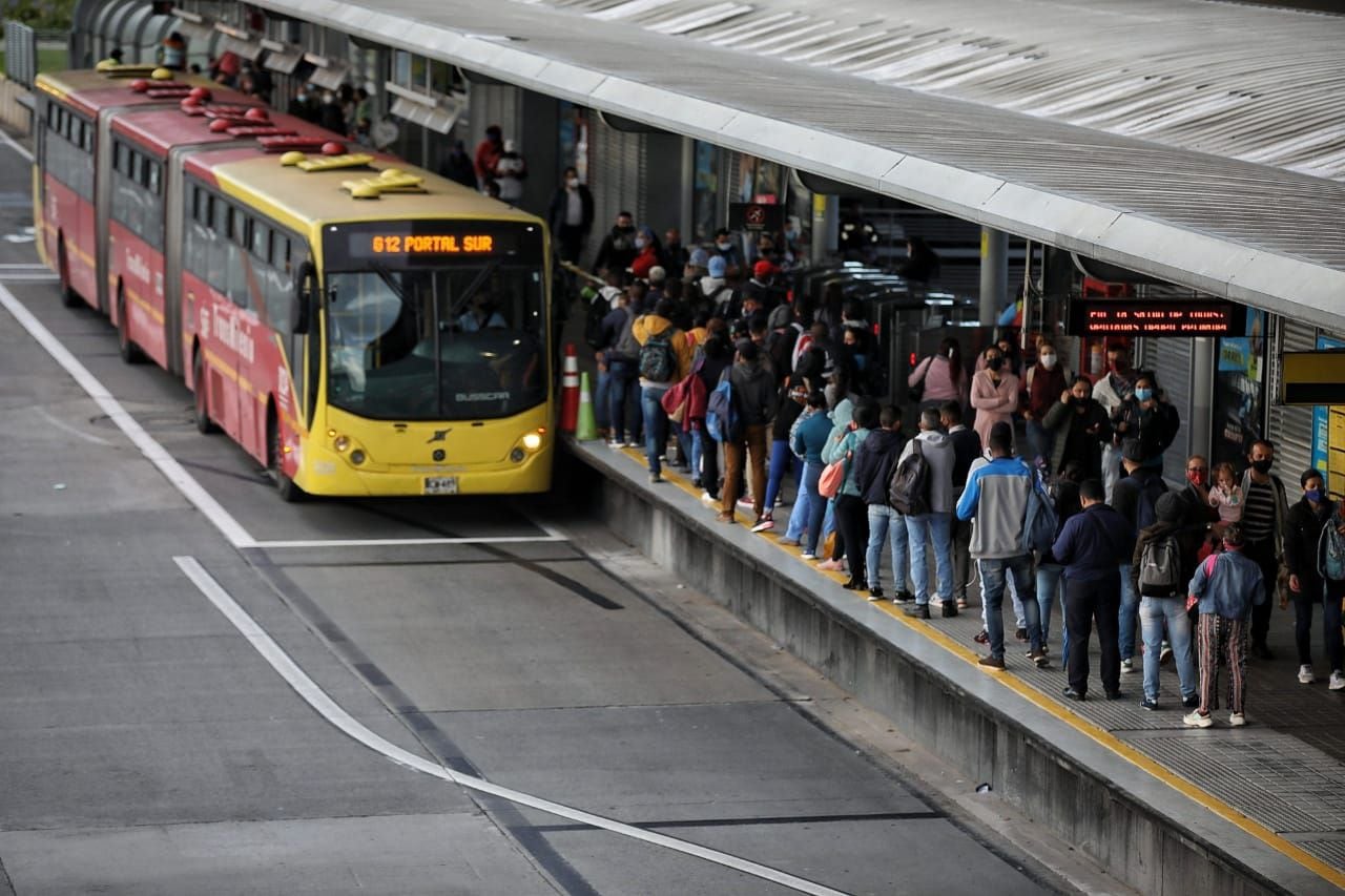 Indignante caso de acoso sexual en TransMilenio: joven grabó a su agresor y  ayudó a capturarlo