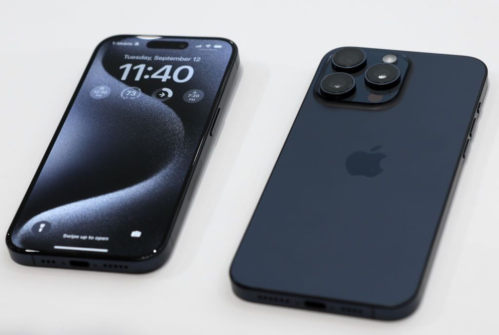 Iphone 15 vs. Iphone 12: La nueva joya de Apple y el clásico moderno