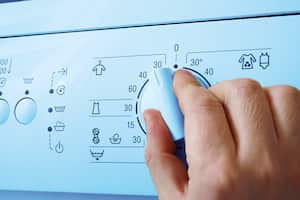 Un pequeño ajuste en la temperatura de su rutina de lavado podría resultar en grandes ahorros energéticos.
