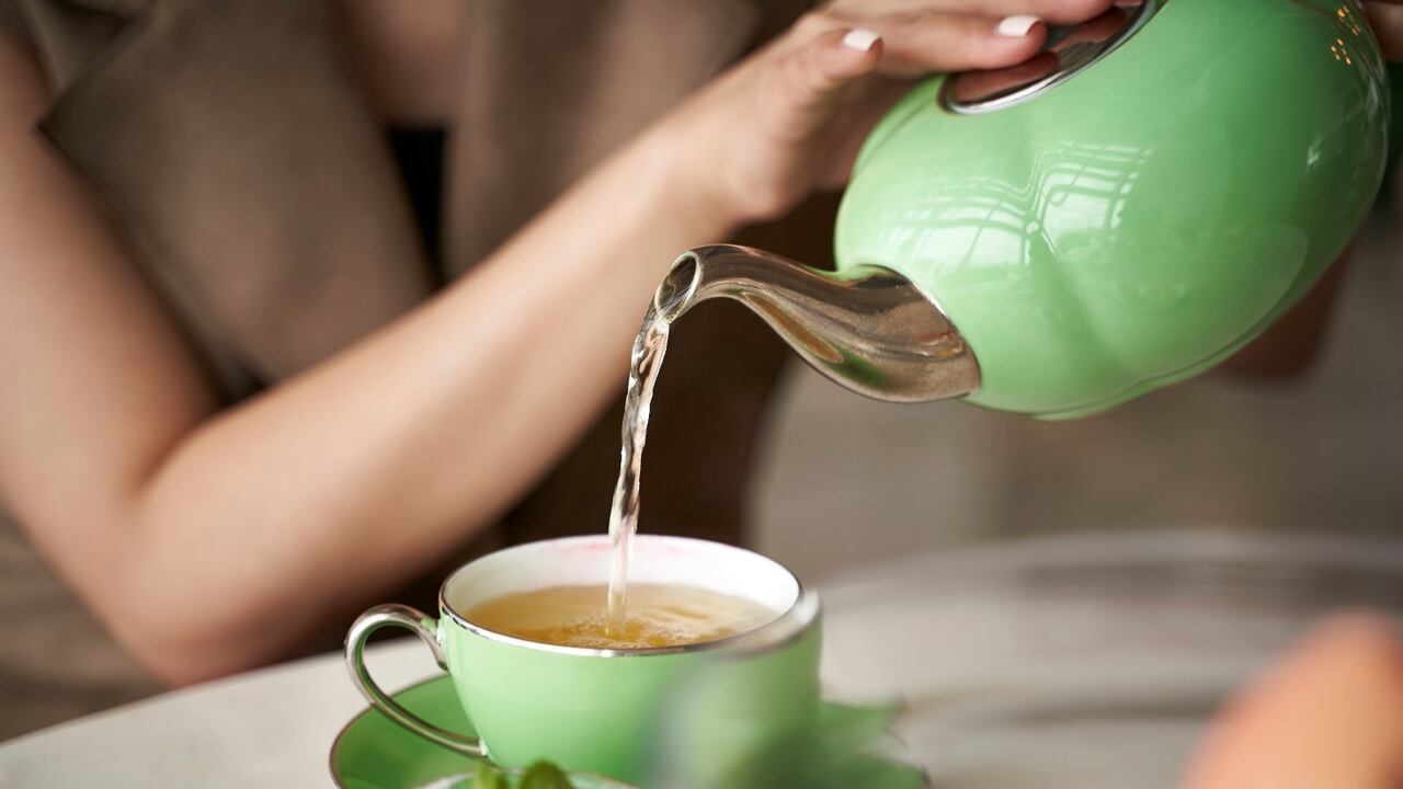 El té de cilantro tiene grandes beneficios para la salud, incluyendo bajar de peso.