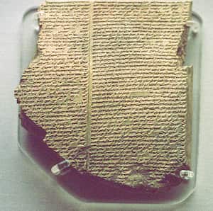 Tablilla cuneiforme que relaciona parte de la epopeya de Gilgamesh, neoasiria, siglo VII a. C. Una tablilla de la biblioteca del rey asirio Asurbanipal (que reinó del 669 al 631 a. C.), que acumuló una colección de miles de tablillas cuneiformes en su palacio de Nínive, en el norte de Irak. The Epic of Gilgamesh registra las aventuras de Gilgamesh, un gobernante legendario de Uruk, y su búsqueda de la inmortalidad. Esta, la undécima tablilla de la epopeya, describe el encuentro de Gilgamesh con Utnapishtim quien, como Noé en el Antiguo Testamento, construyó un barco para sobrevivir a una gran inundación, que mató al resto de la humanidad. Del Museo Británico. Foto: Ann Ronan Pictures / Print Collector / Getty Images