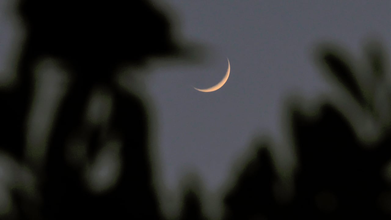 En la oscuridad de la noche del 6 de junio, la Luna Nueva ofrece un momento propicio para establecer intenciones y realizar rituales que impulsen el crecimiento personal.