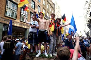 Los aficionados de Escocia se reúnen en Marienplatz el 13 de junio de 2024 en Munich, Alemania. (Foto de Carl Recine/Getty Images)