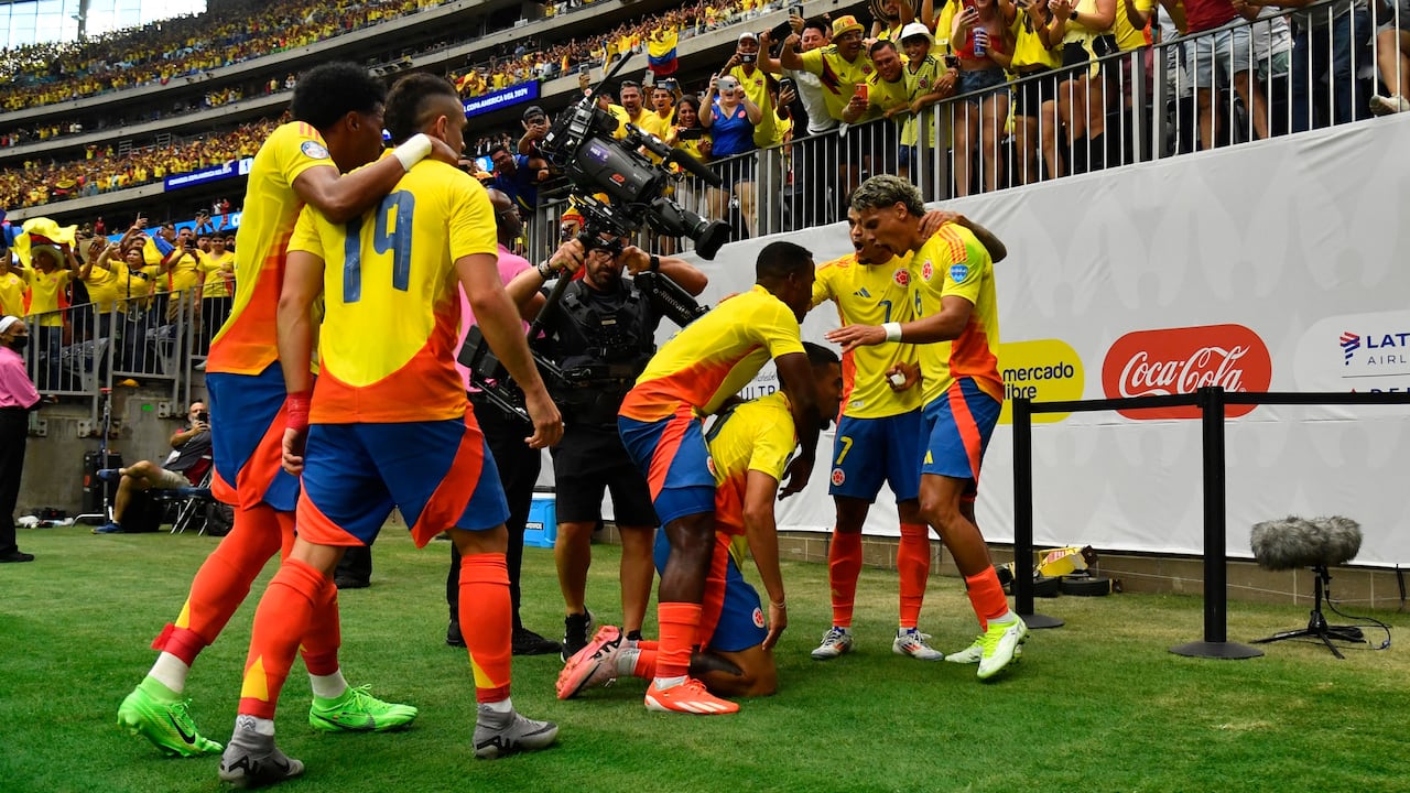 Colombia celebrando uno de los tantos que le anotó a Paraguay en la primera fecha del grupo D por la Copa América 2024.