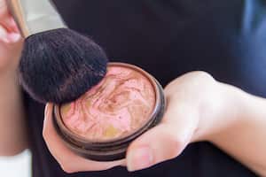 Algunos productos cosméticos logran un efecto de bronceado, sin necesidad de exponer la piel al sol.