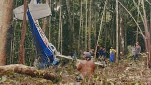 El documental expone los más de 1250 kilómetros recorridos en el Amazonas entre los departamentos de Caquetá y Guaviare, por 120 uniformados, 70 indígenas, helicópteros y perros de rescate que participaron en la búsqueda.