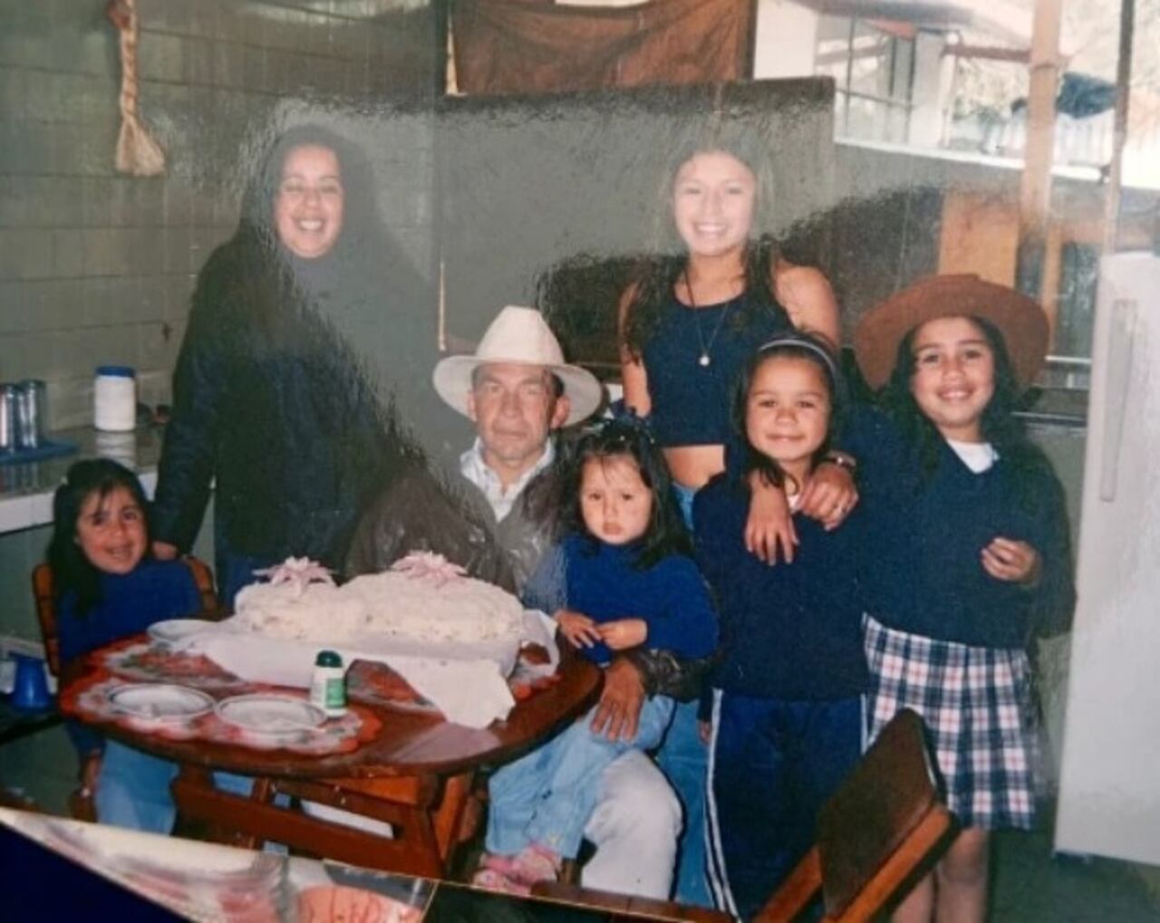 Yina Calderón publicó una foto, donde se le ve compartiendo con su familia, hace varios años.