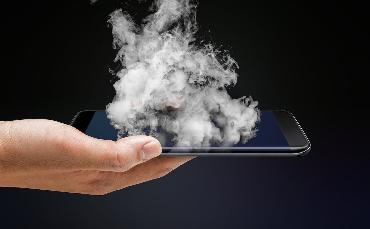 Un olor a quemado proveniente de su teléfono móvil no debe subestimarse, ya que puede indicar problemas graves que requieren atención inmediata.