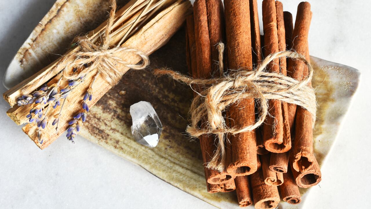 La canela es una aliada para atraer la abundancia y la prosperidad a través de rituales y ceremonias.