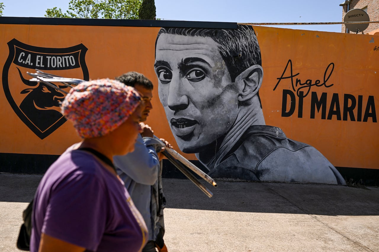 El mural en Rosario es un símbolo para los jóvenes, y más aún para los hinchas del 'canalla'.