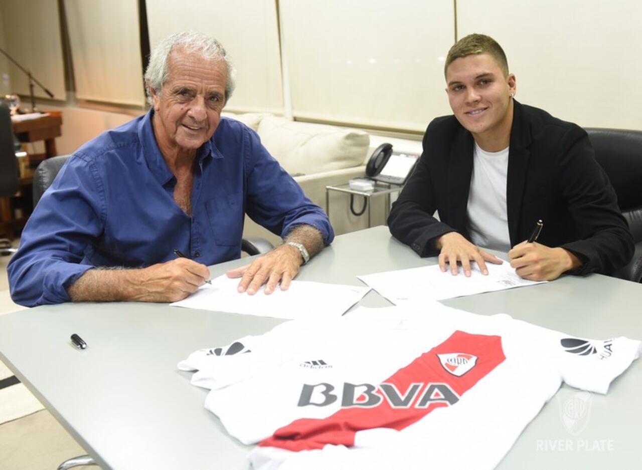 El día que Juan Fernando Quintero firmó por primera vez como jugador de River Plate