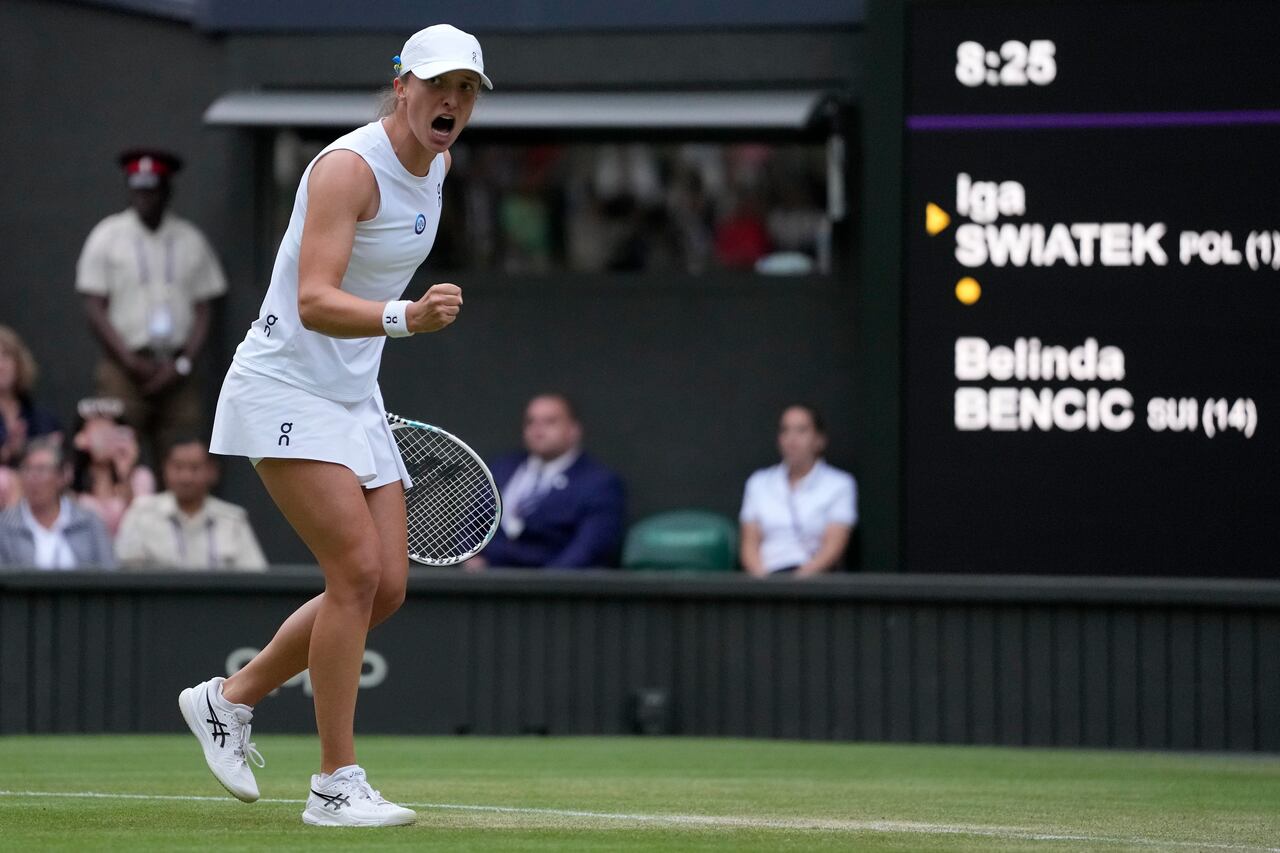 La número 1 del mundo, la  polaca Iga Swiatek, sigue su camino victorioso en Wimbledon.