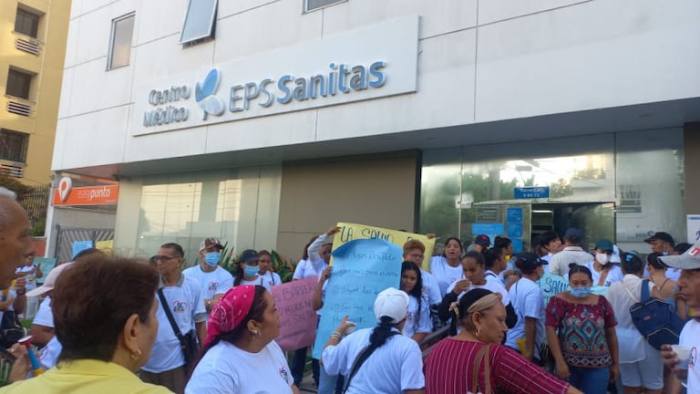 Protesta en Sanitas Barranquilla.