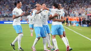 EAST RUTHERFORD, NEW JERSEY - JUNE 27: Facundo Pellistri of Uruguay celebrates with teammates after scoring the team's first goal during the CONMEBOL Copa America 2024 Group C match between Uruguay and Bolivia at MetLife Stadium on June 27, 2024 in East Rutherford, New Jersey.   Mike Stobe/Getty Images/AFP (Photo by Mike Stobe / GETTY IMAGES NORTH AMERICA / Getty Images via AFP)