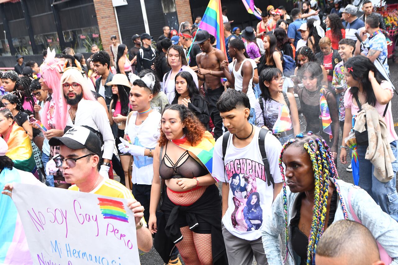 Marchas del orgullo LGBTIQ+ en Cali: la comunidad sale a las calles este 30 de junio tras polémica; masiva participación en otras ciudades, fotos Wirman Rios, Junio 30 de 2024, EL PAIS