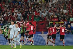 Fanáticos de Georgia esperan por la llegada de su equipo a uno de los partidos de la Euro. Marzo 26, 2024.
Giorgi ARJEVANIDZE / AFP
