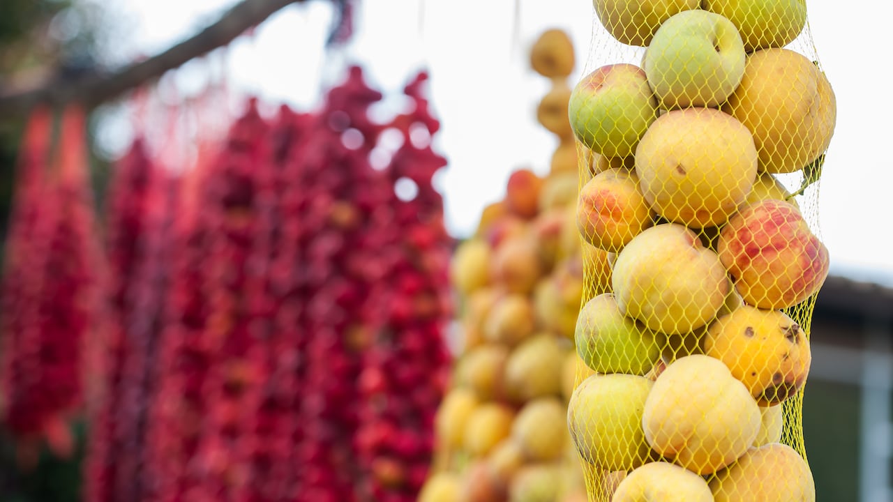 Venta tradicional de frutas en las carreteras del departamento de Boyacá.