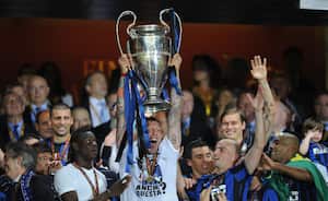 Inter Milan's defender Marco Materazzi (C) celebrates with the cup after the UEFA Champions League final football match Inter Milan against Bayern Munich at the Santiago Bernabeu stadium in Madrid on May 22, 2010. Inter Milan won the Champions League with a 2-0 victory over Bayern Munich in the final at the Santiago Bernabeu. Argentine striker Diego Milito scored both goals for Jose Mourinho's team who completed a treble of trophies this season.  AFP PHOTO / CHRISTOPHE SIMON (Photo by CHRISTOPHE SIMON / AFP)