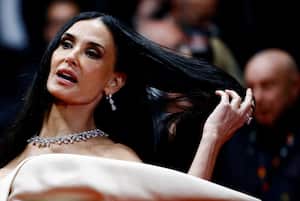 Demi Moore regresó a Cannes en una película titulada La Sustancia.