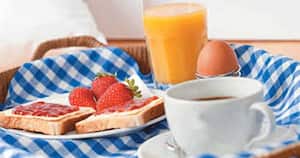 A menudo se dice que el desayuno es crucial para combatir enfermedades coronarias y la diabetes. Pero los estudios realizados al respecto no han logrado demostrar que esta comida sea vital para la prevención de dichas patologías.