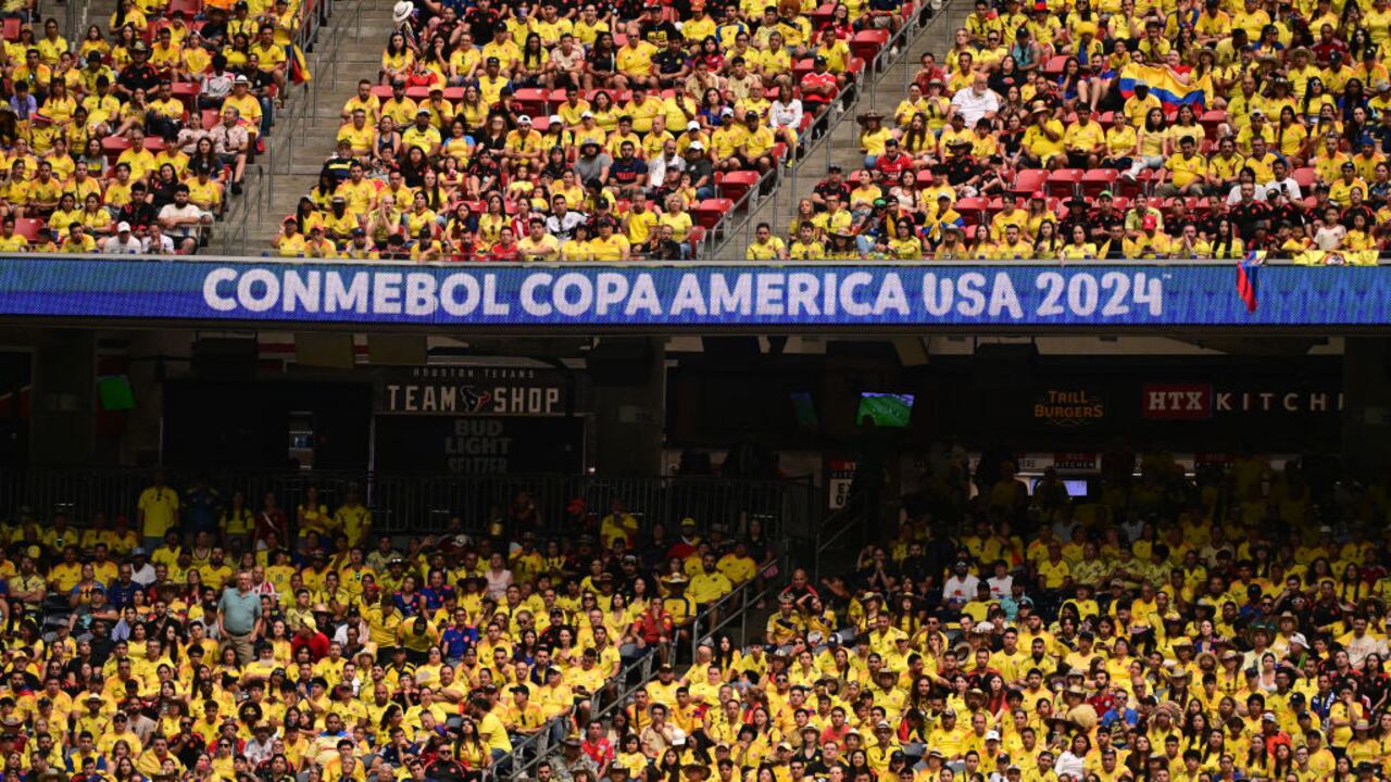 Colombianos coparon Houston y llenaron el estadio en el debut de la Selección.