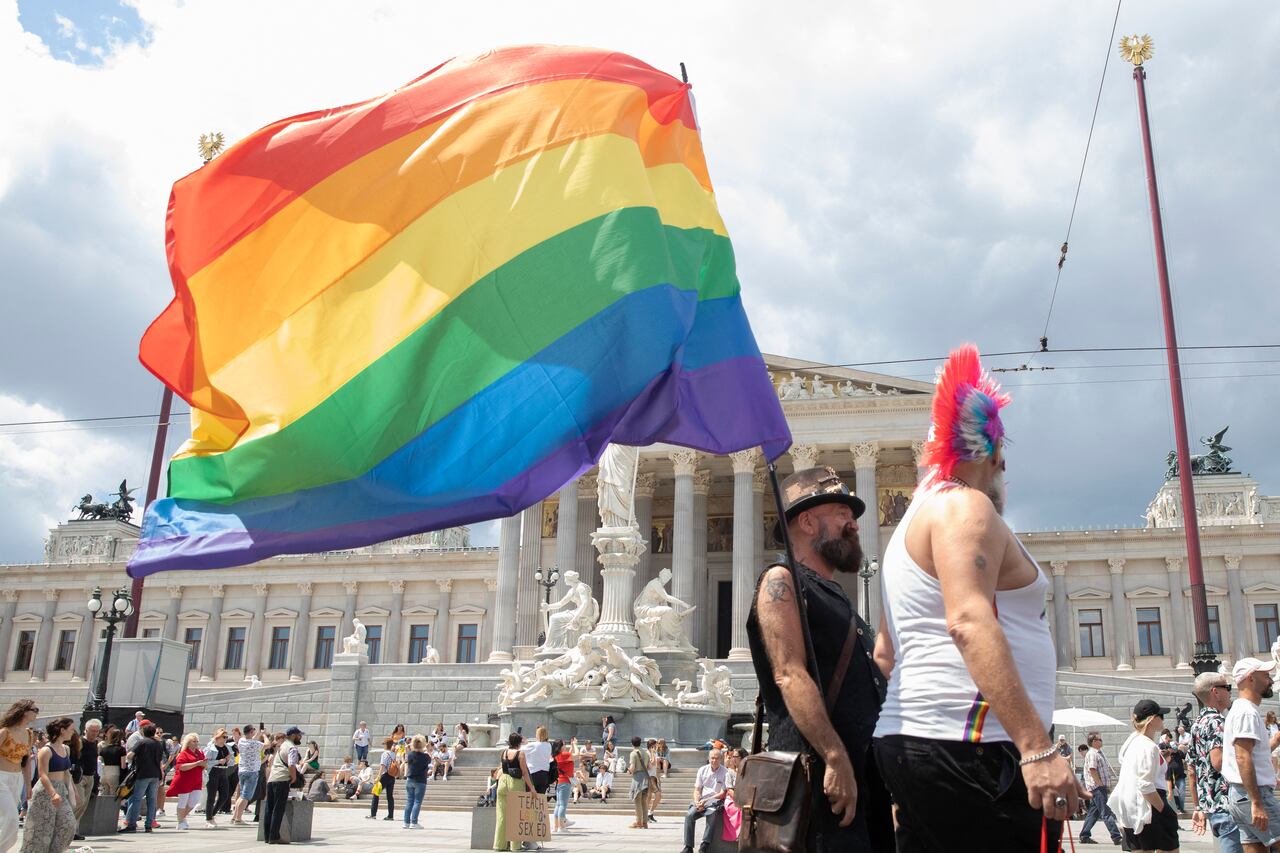 Este domingo 18 de junio se llevó a cabo la marcha del orgullo gay en Austria. Foto: AFP.