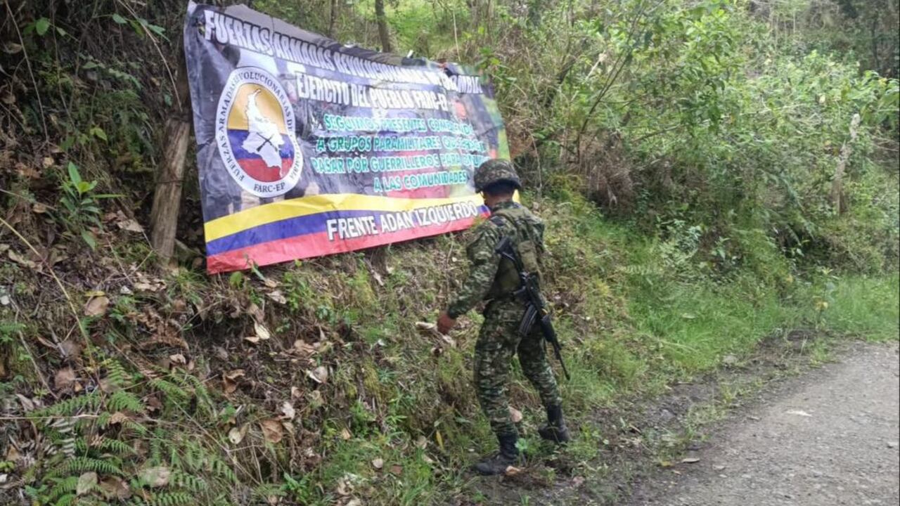 Ejército desmontó las vallas instaldas por grupos armados en el Valle del Cauca.