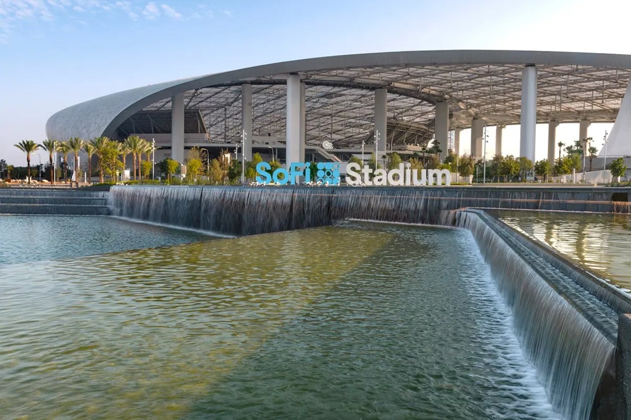 Estadio SoFi, está ubicado en Inglewood, California, y tiene capacidad para 70.000 personas.