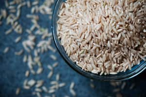 Para disfrutar de todos los beneficios del arroz integral sin sacrificar la textura, el remojo adecuado es esencial. Aquí se explica cuánto tiempo se debe remojar antes de cocinar.