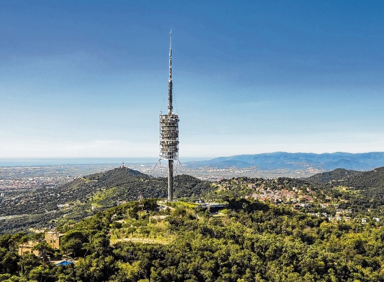 El proyecto de construir una antena central en la ciudad, como la Torre Collserola en España, parece estar frenado. | BARCELONA, CATALONIA, SPAIN - Torre de Collserola (Photo by Frank Bienewald/LightRocket via Getty Images)