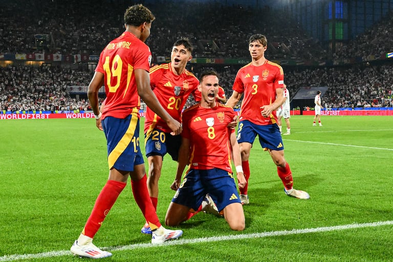 España logró remontar el marcador del compromiso.