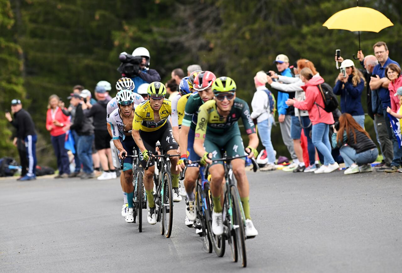SAMOENS, FRANCE - JUNE 08: (L-R) Santiago Buitrago of Colombia and Team Bahrain-Victorious and Primoz Roglic of Slovenia and Team BORA - hansgrohe - Yellow Leader Jersey compete in the chase group during the 76th Criterium du Dauphine 2024, Stage 7 a 155.3km stage from Albertville to Samoens 1600 (1617m) / #UCIWT / on June 08, 2024 in Samoens, France. (Photo by Dario Belingheri/Getty Images)