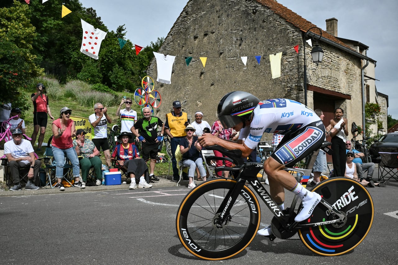 Soudal Quick-Step team's Belgian rider Remco Evenepoel cycles during the 7th stage of the 111th edition of the Tour de France cycling race, 25,3 km individual time trial between Nuits-Saint-Georges and Gevrey-Chambertin, on July 5, 2024. (Photo by Marco BERTORELLO / AFP)