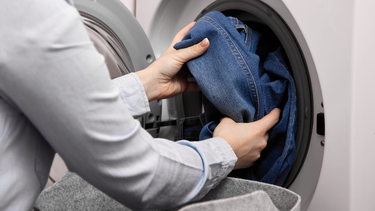 Una lavadora muy cargada puede dañarse, no lavar correctamente y atascarse.