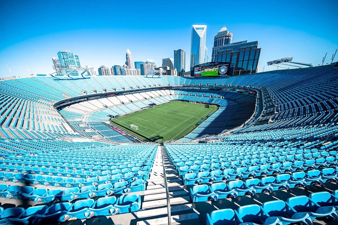 Estadio Bank of America, está ubicado en Charlotte, Carolina del Norte, y tiene capacidad para 74.500 personas.
