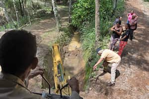 En el sector de Juanambú y Bataclan, Continúan los trabajos de reparación de redes eléctricas y del canal de aguas lluvias Centenario.