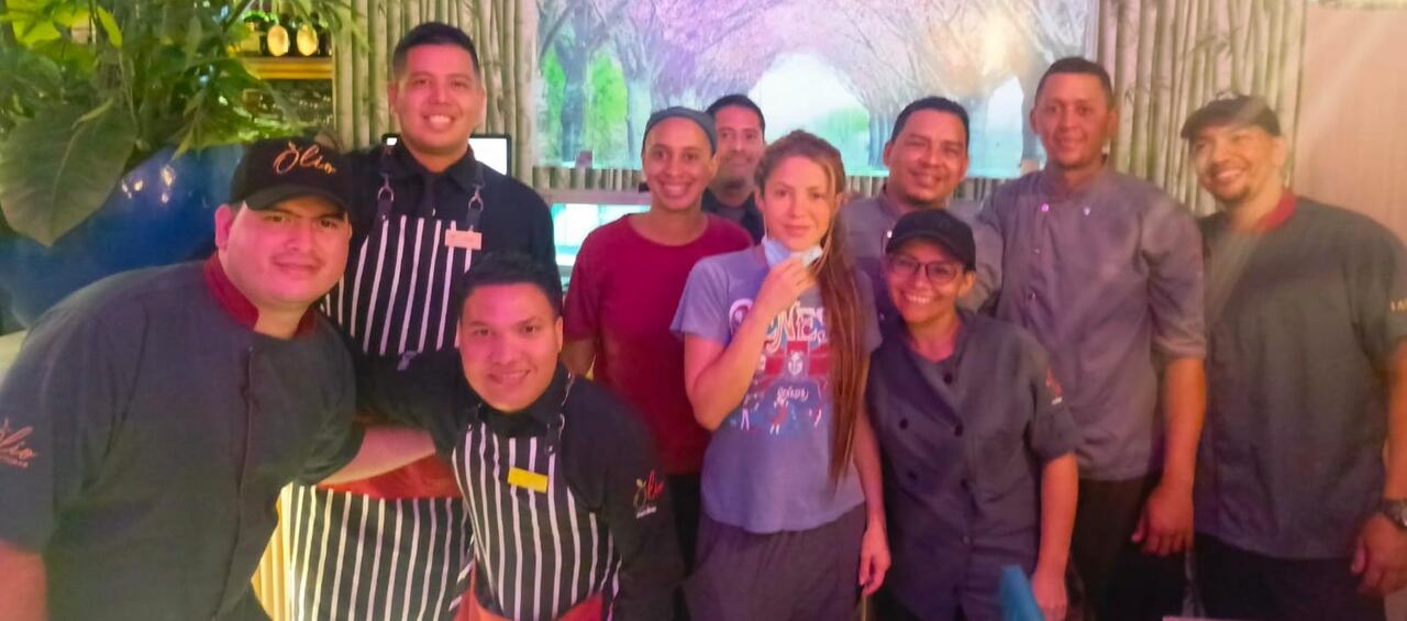 Shakira visitó reconocido restaurante en Barranquilla, en compañía de sus hijos y de uno de sus hermanos.