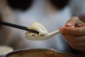 Dé un toque internacional a su cocina doméstica aprendiendo el secreto para hacer bao perfectos en su propia cocina.