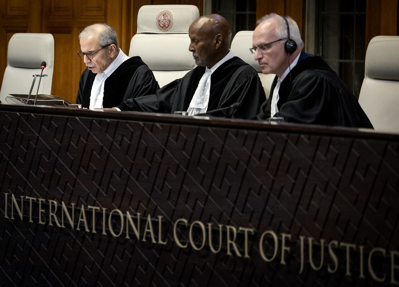El secretario general de la ONU, António Guterres, afirmó que las sentencias de esta corte son vinculantes y que las partes deben acatarlas.