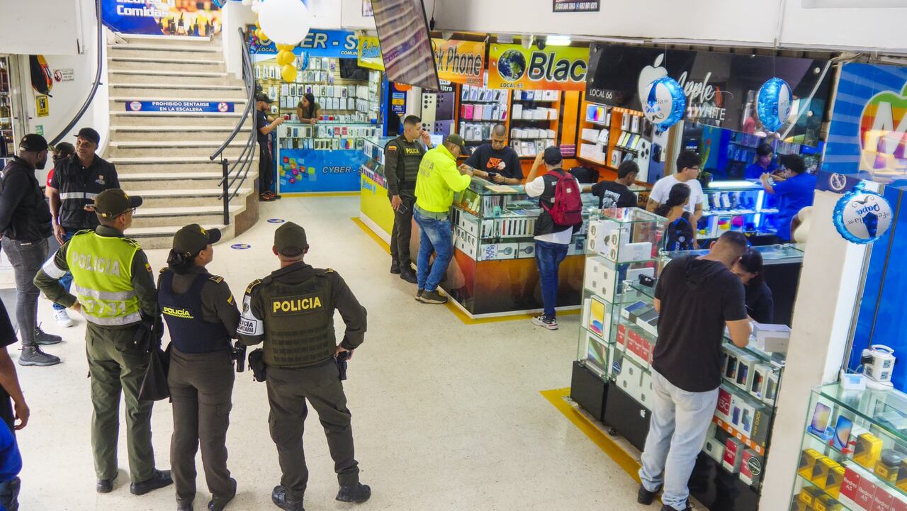 Muchos locales del centro de Cali tendrían prácticas ilícitas para la obtención de sus productos. Por ello, la Policía realiza los operativos.