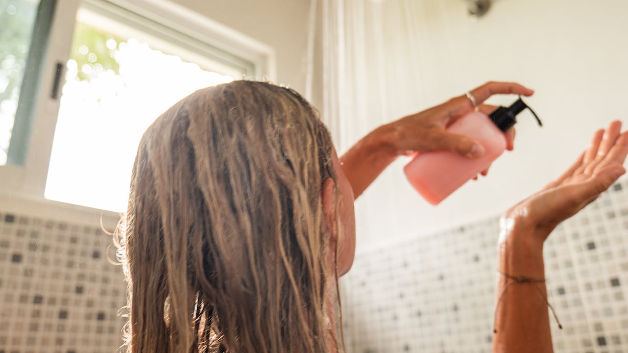 Con productos naturales puede preparar el mejor 'shampoo' para hacer crecer el pelo