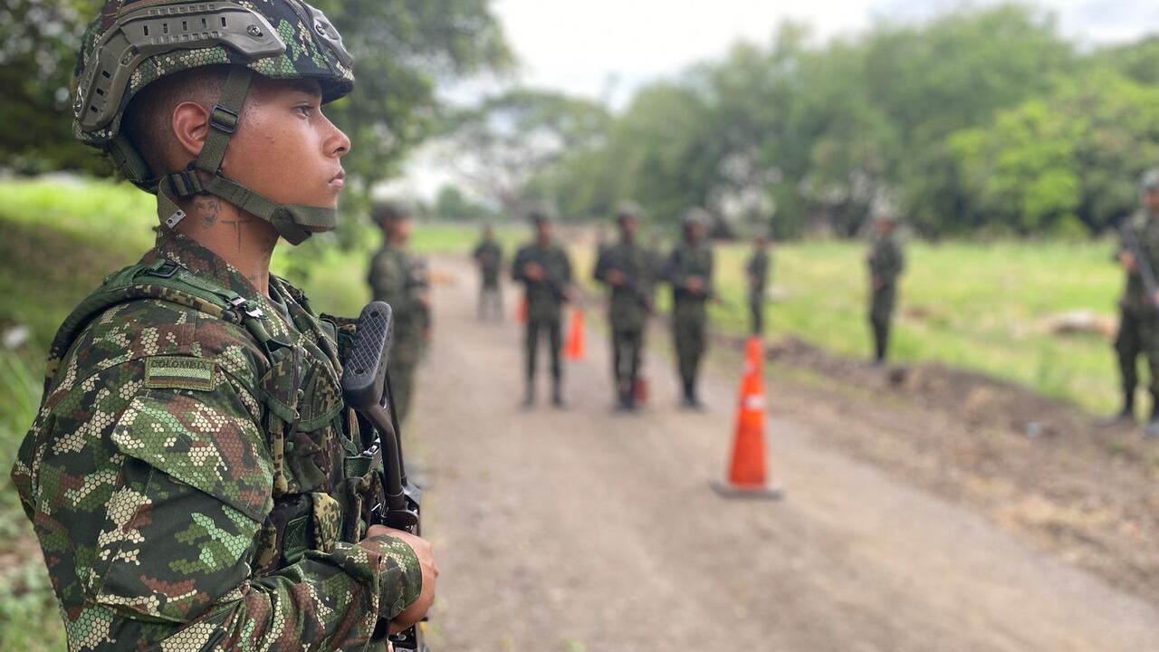 Soldados de las diferentes unidades de la Tercera Brigada del Ejército Nacional ya iniciaron su apoyo a las diferentes actividades que requieren presencia institucional, acompañando a la población en el Valle del Cauca en su desarrollo y bienestar.