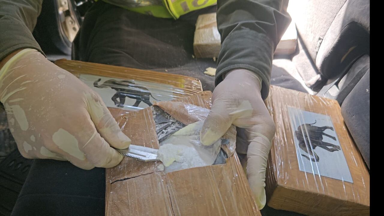 Confirman que camioneta de la UNP fue interceptada con 74 kilos de cocaína en Sevilla, Valle del Cauca.