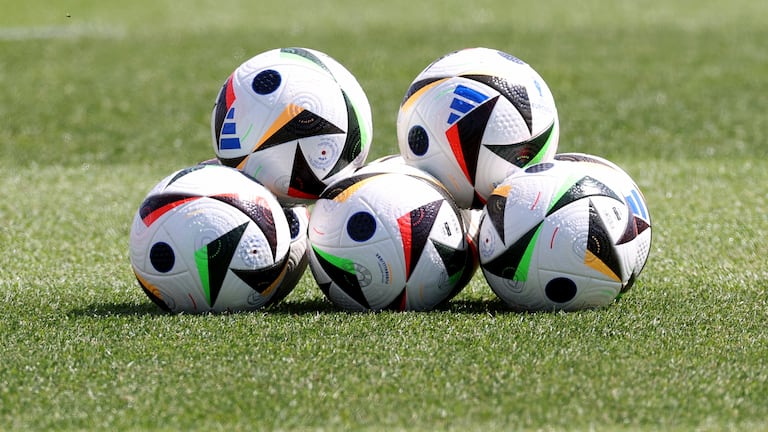 Balón oficial que se usa en la Eurocopa de Alemania 2024.