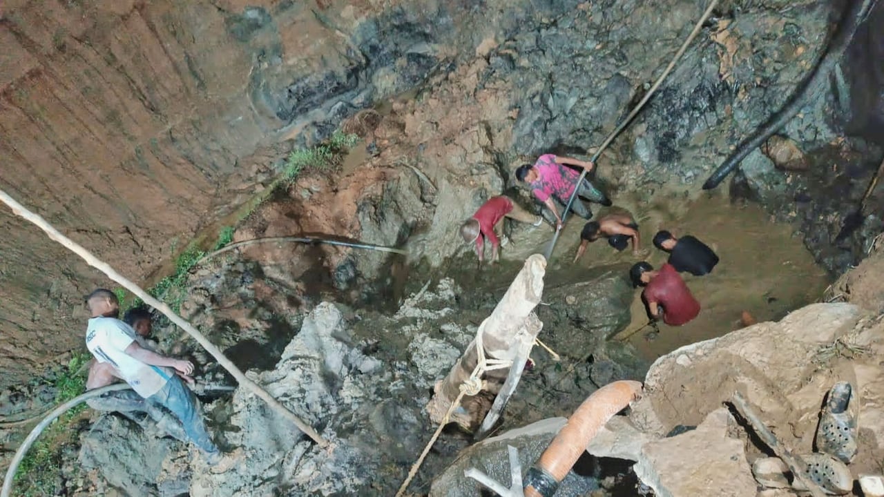 Los menores murieron tras un deslizamiento de tierra en una mina de oro del municipio.
